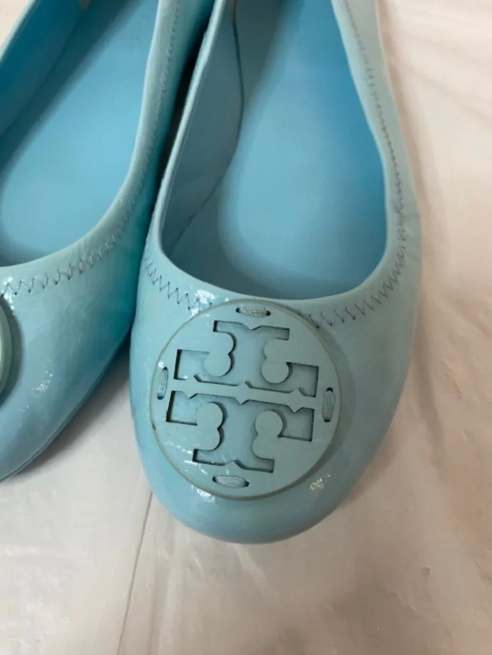 Tory Burch Minnie Travel Ballet Flats –Light Blue Patent Leather, size 8M